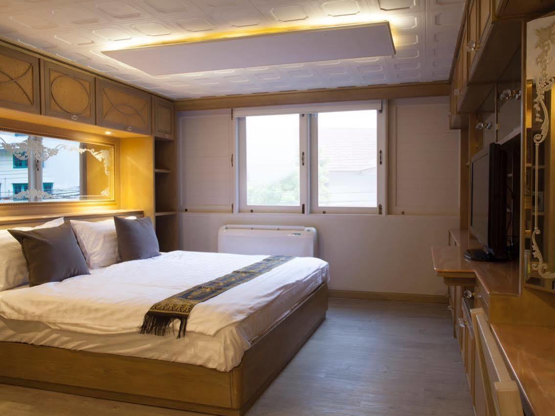 Golden Mountain Hostel Bangkok Ngoại thất bức ảnh