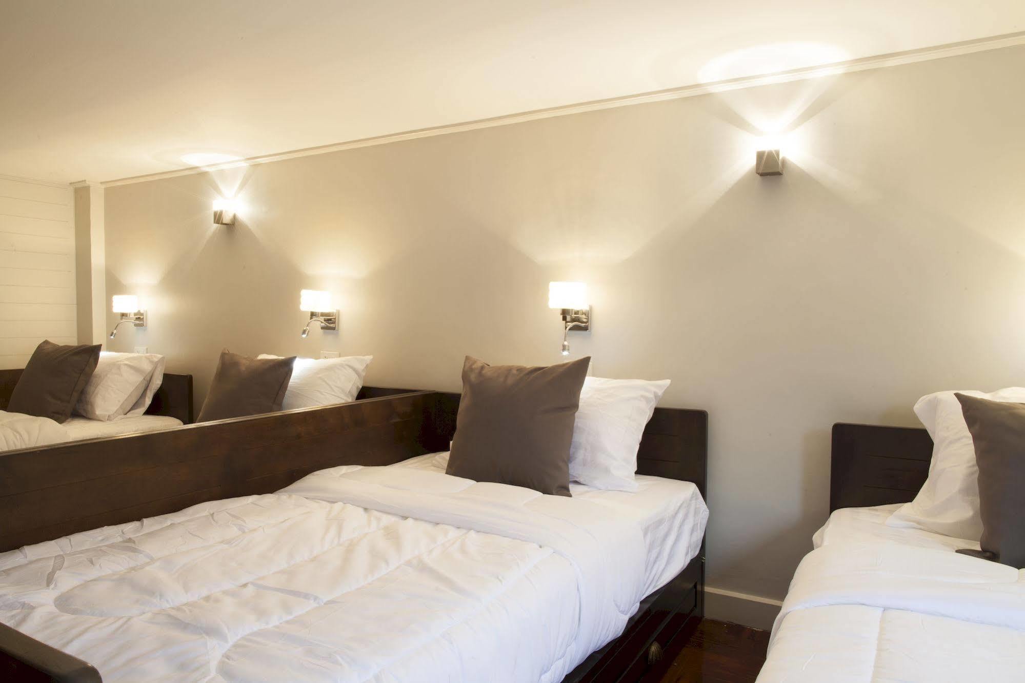 Golden Mountain Hostel Bangkok Ngoại thất bức ảnh