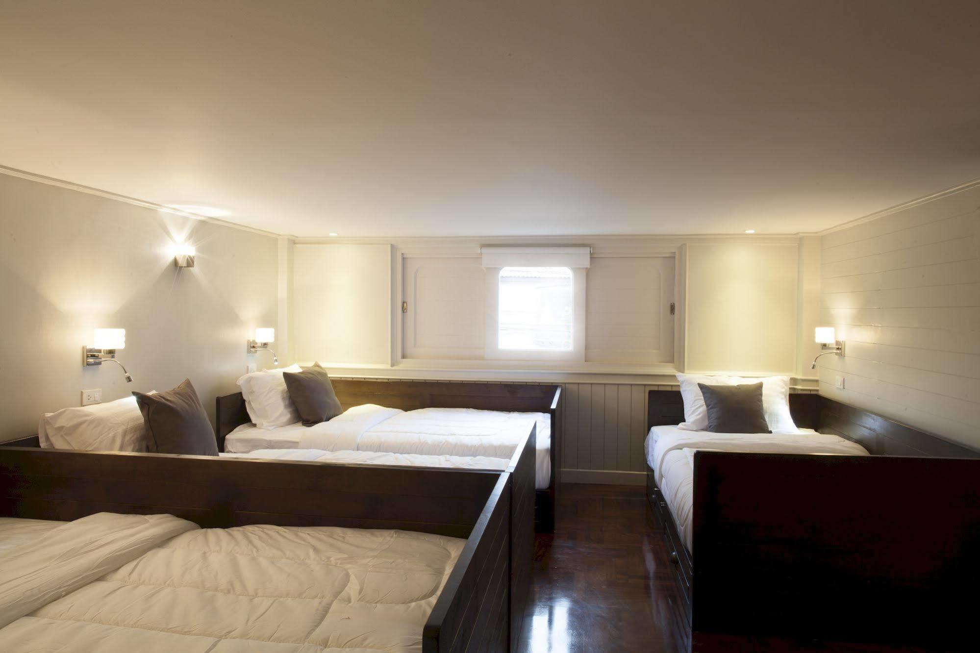 Golden Mountain Hostel Bangkok Ngoại thất bức ảnh