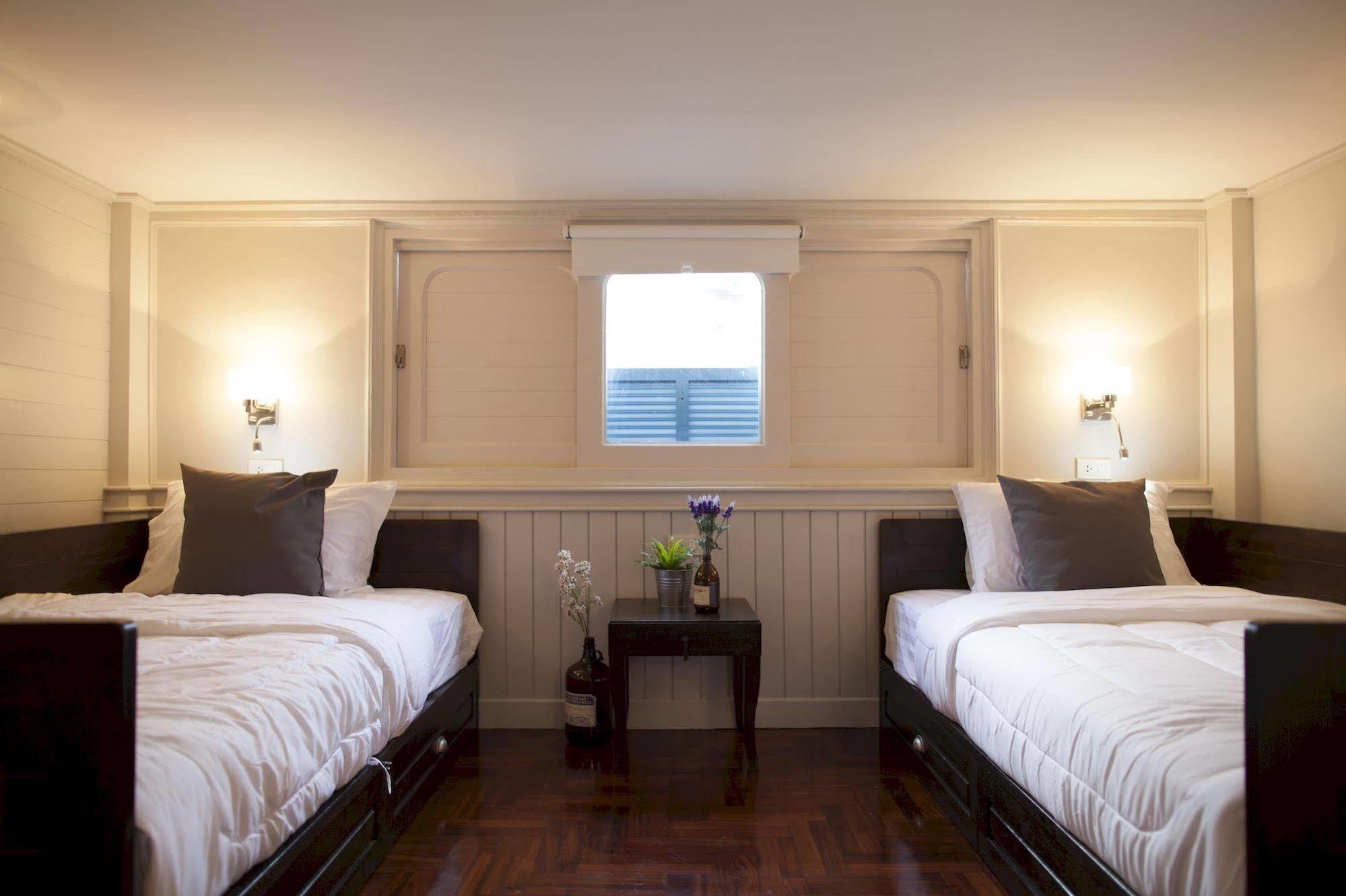 Golden Mountain Hostel Bangkok Ngoại thất bức ảnh
