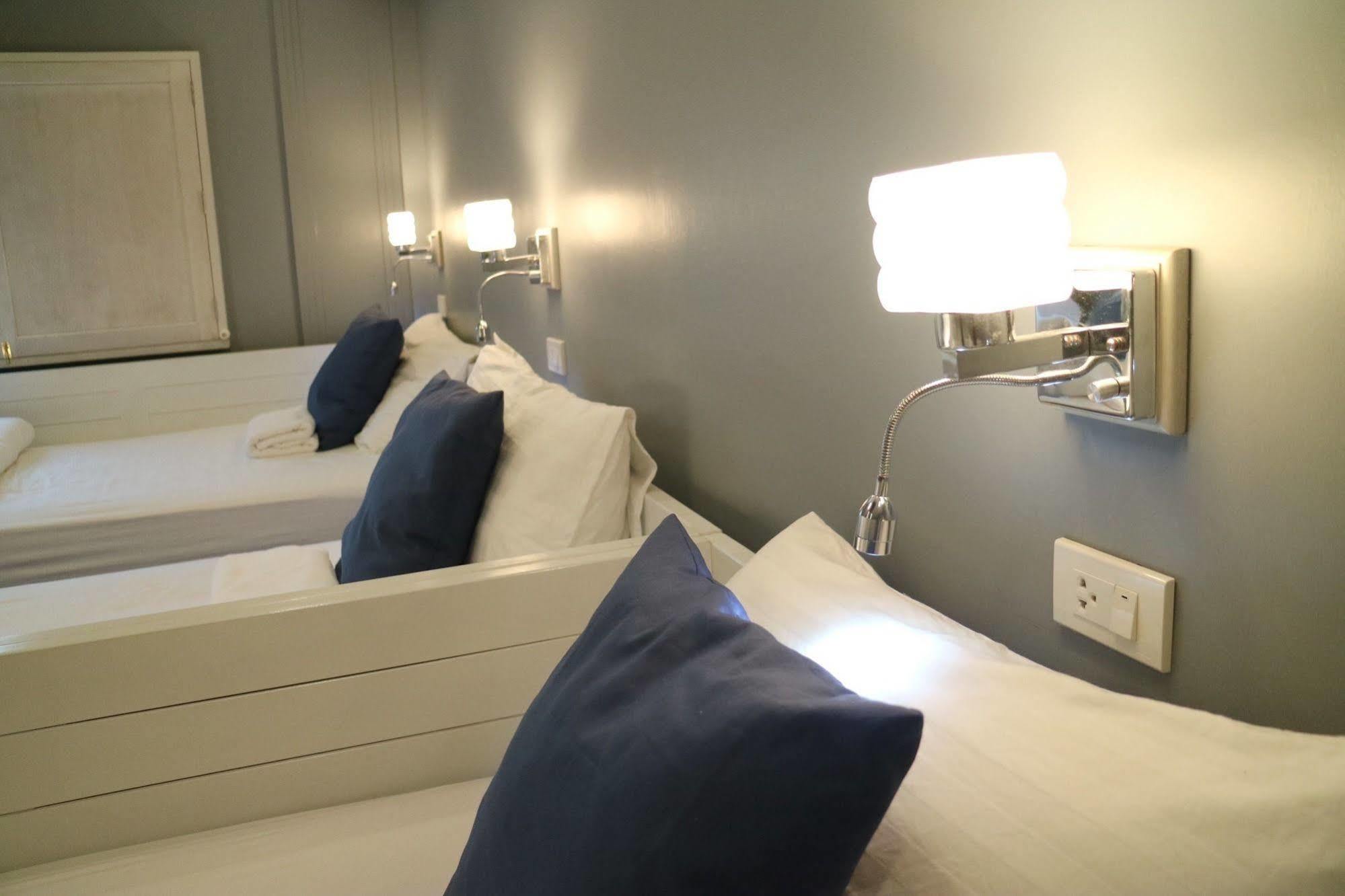 Golden Mountain Hostel Bangkok Ngoại thất bức ảnh