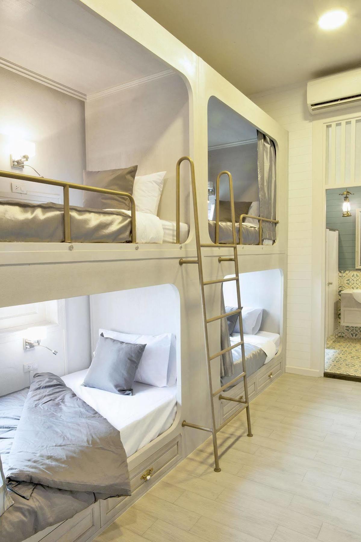 Golden Mountain Hostel Bangkok Ngoại thất bức ảnh