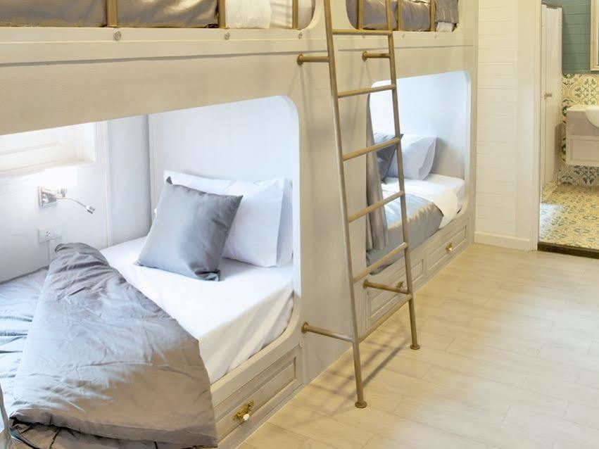 Golden Mountain Hostel Bangkok Ngoại thất bức ảnh